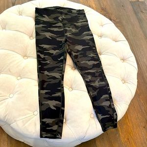 Athleta Ultimate Camo Olive 7/8 Tight